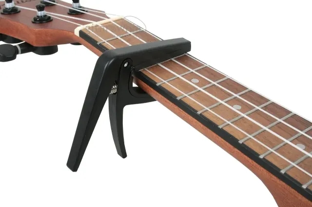 Kapodaster do ukulele – klucz do zmiany tonacji i łatwiejszej gry